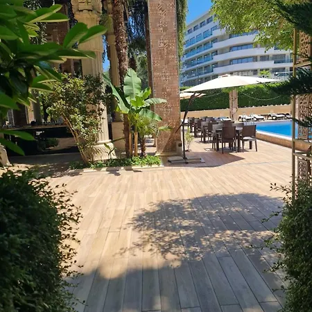 Luxurious - Pool View In Argisht Partez Апартаменти Варна