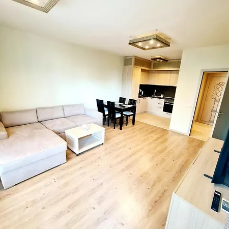 Апартаменти Luxurious - Pool View In Argisht Partez Варна